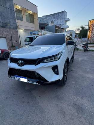 TOYOTA HILUX SW4 2.8 D-4D TURBO DIESEL DIAMOND 7L 4X4 AUTOMÁTICO
